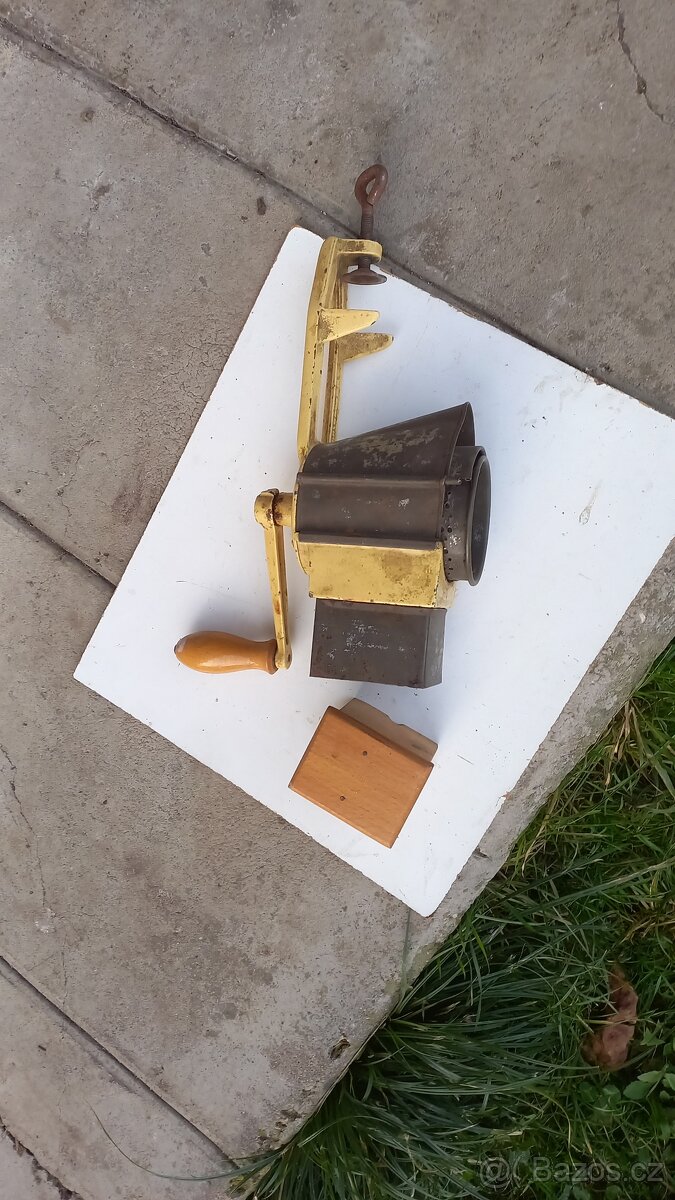 Mlýnek Na Strouhanku zn. Porkert