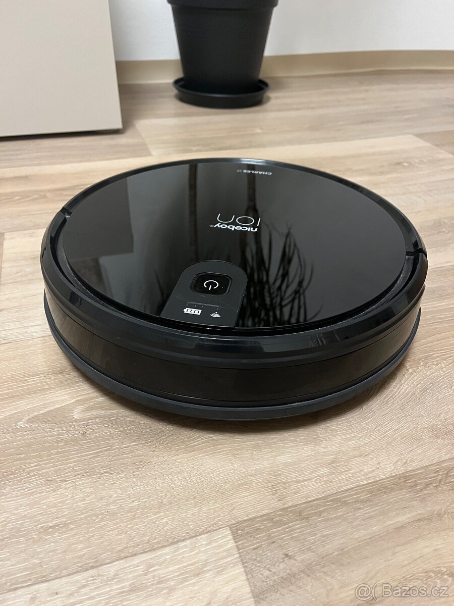 Robotický vysavač Niceboy Charles i7