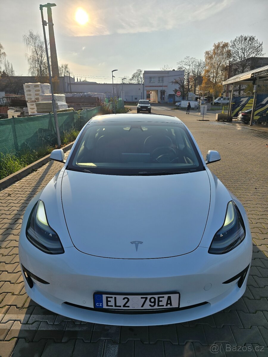 Tesla model 3 standart range plus