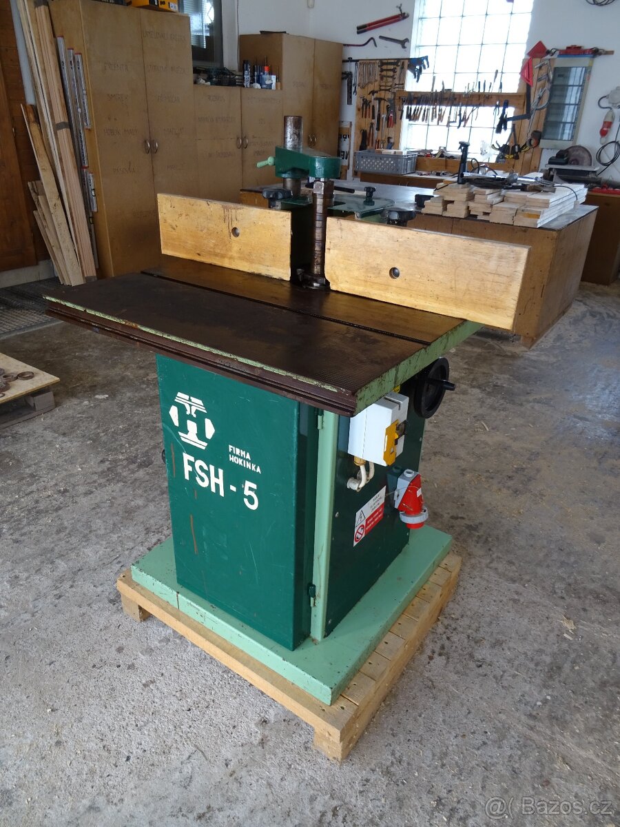 Spodní fréza Hokinka FSH - 5, skoro nepoužívaná.