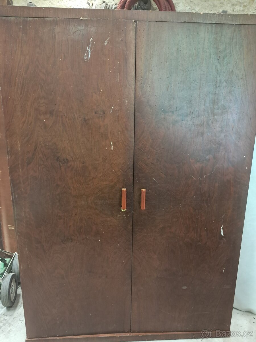 Daruji za odvoz skříně a skříňky