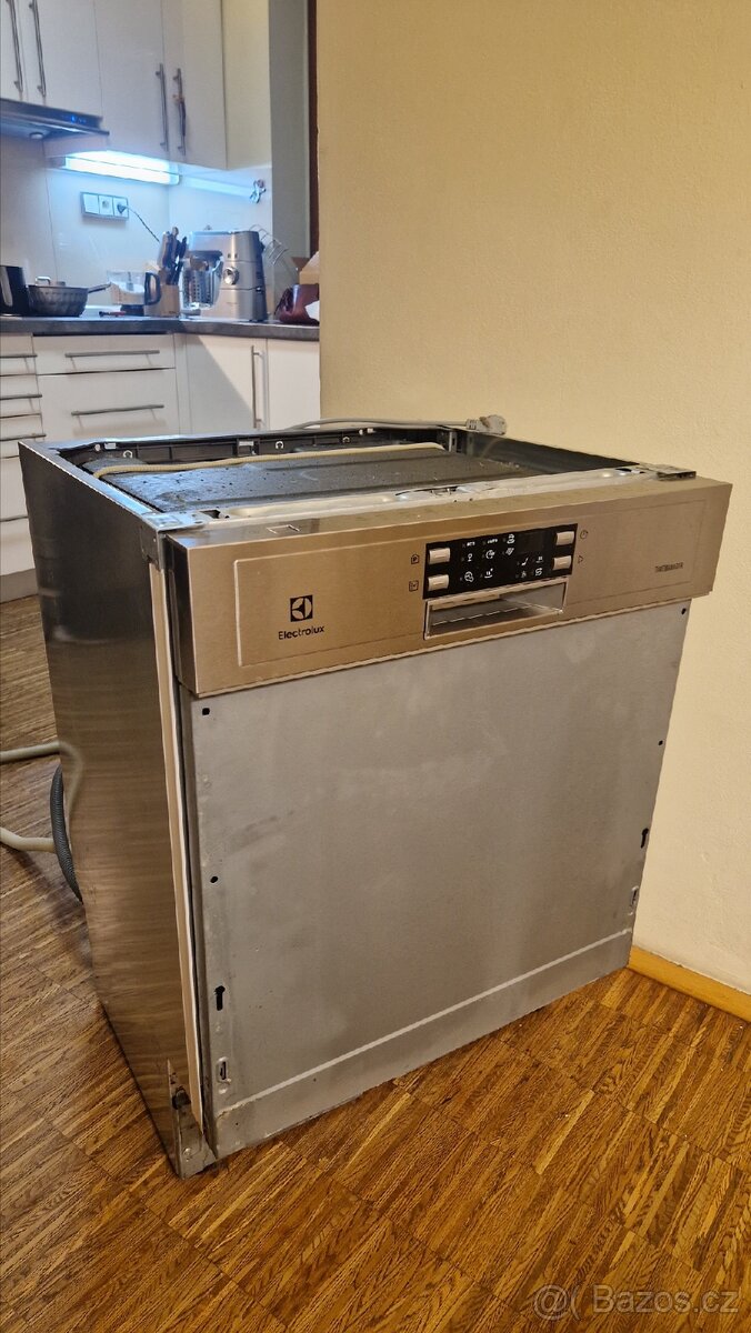 Myčka Electrolux 60 cm vestavná