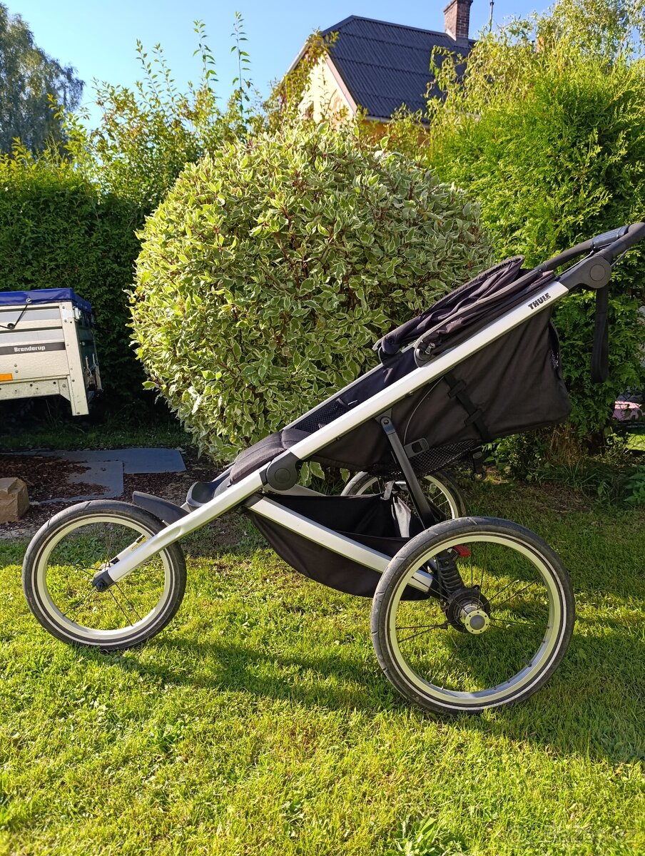 Sportovní kočárek Thule Glide 2 Jet Black 2021