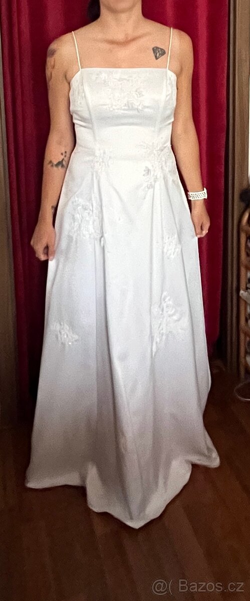 Svatební šaty