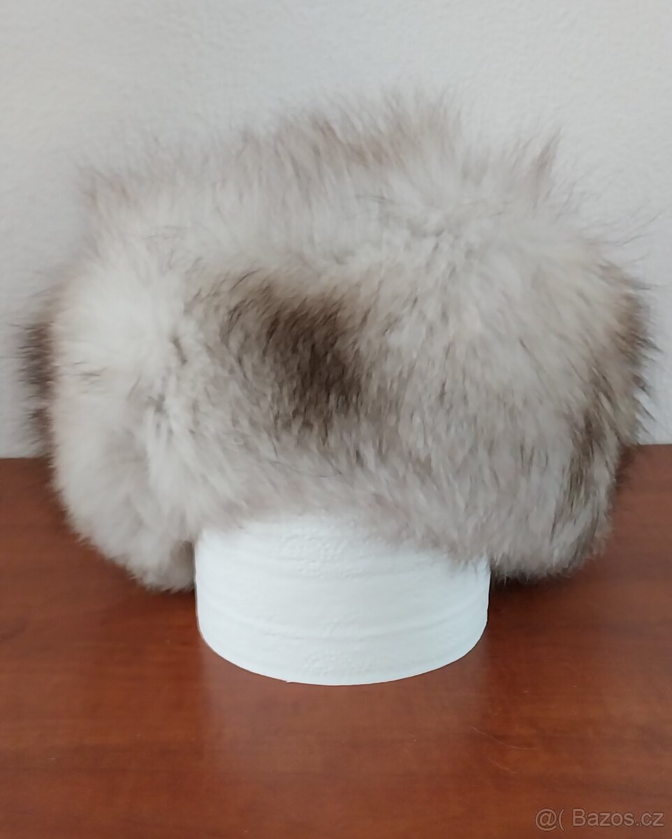 Dámská kožešinová čepice stříbrná liška