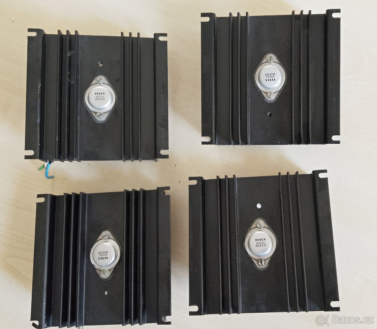 Hliníkové chladiče osazené tranzistory KD 503