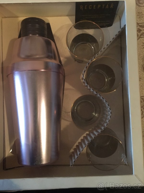 Retro shaker se skleničkama