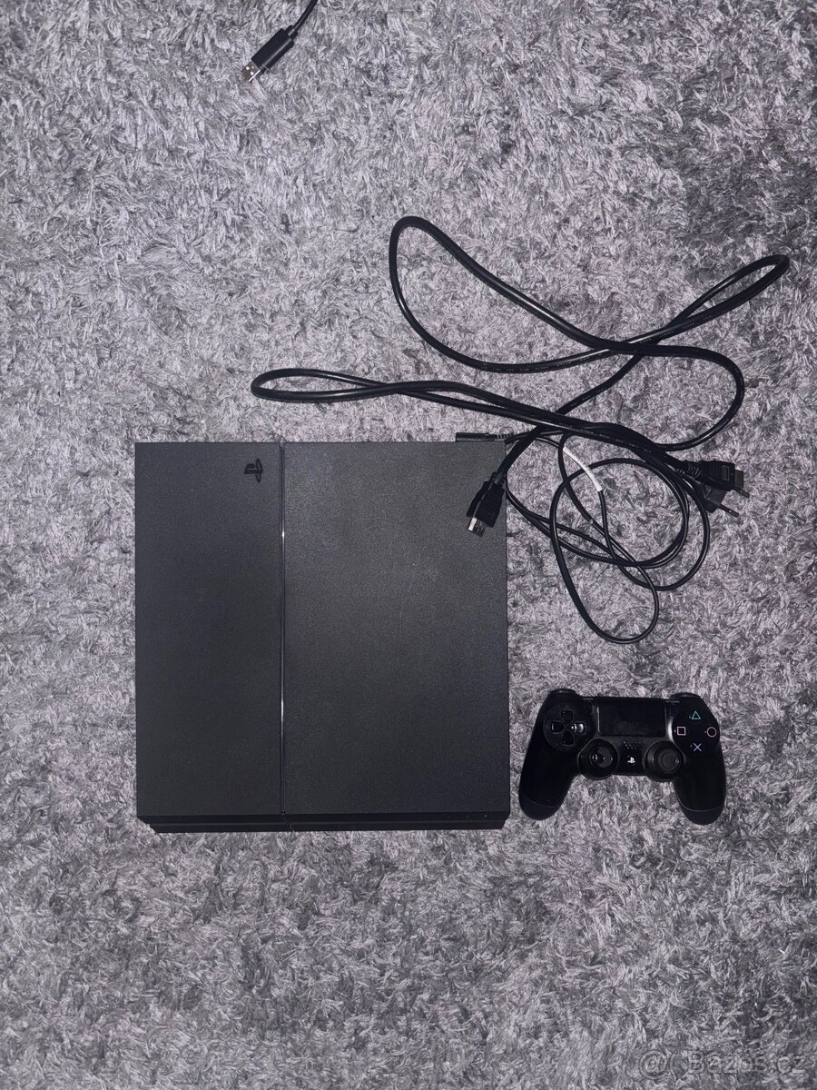 Ps4 fat + ovladač + kabeláž