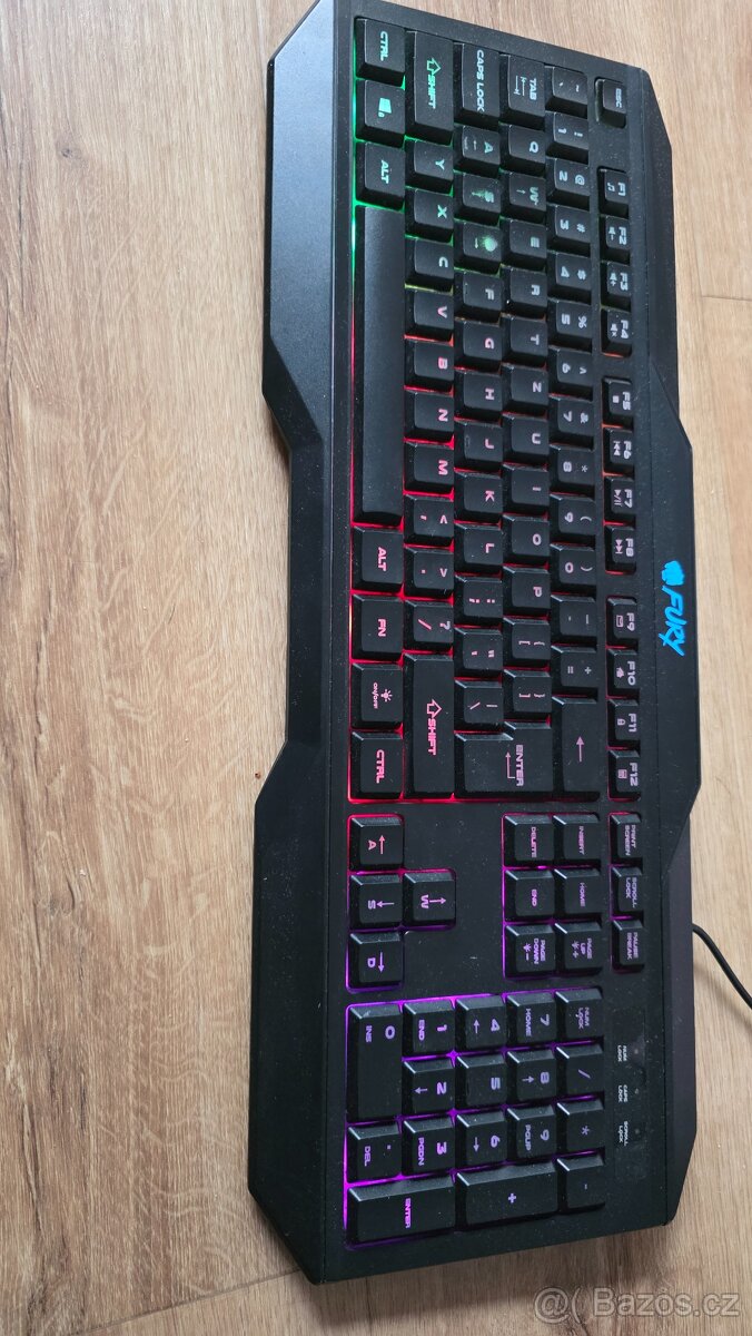 Klávesnice, myš, sluchátka + dárek termohrnek