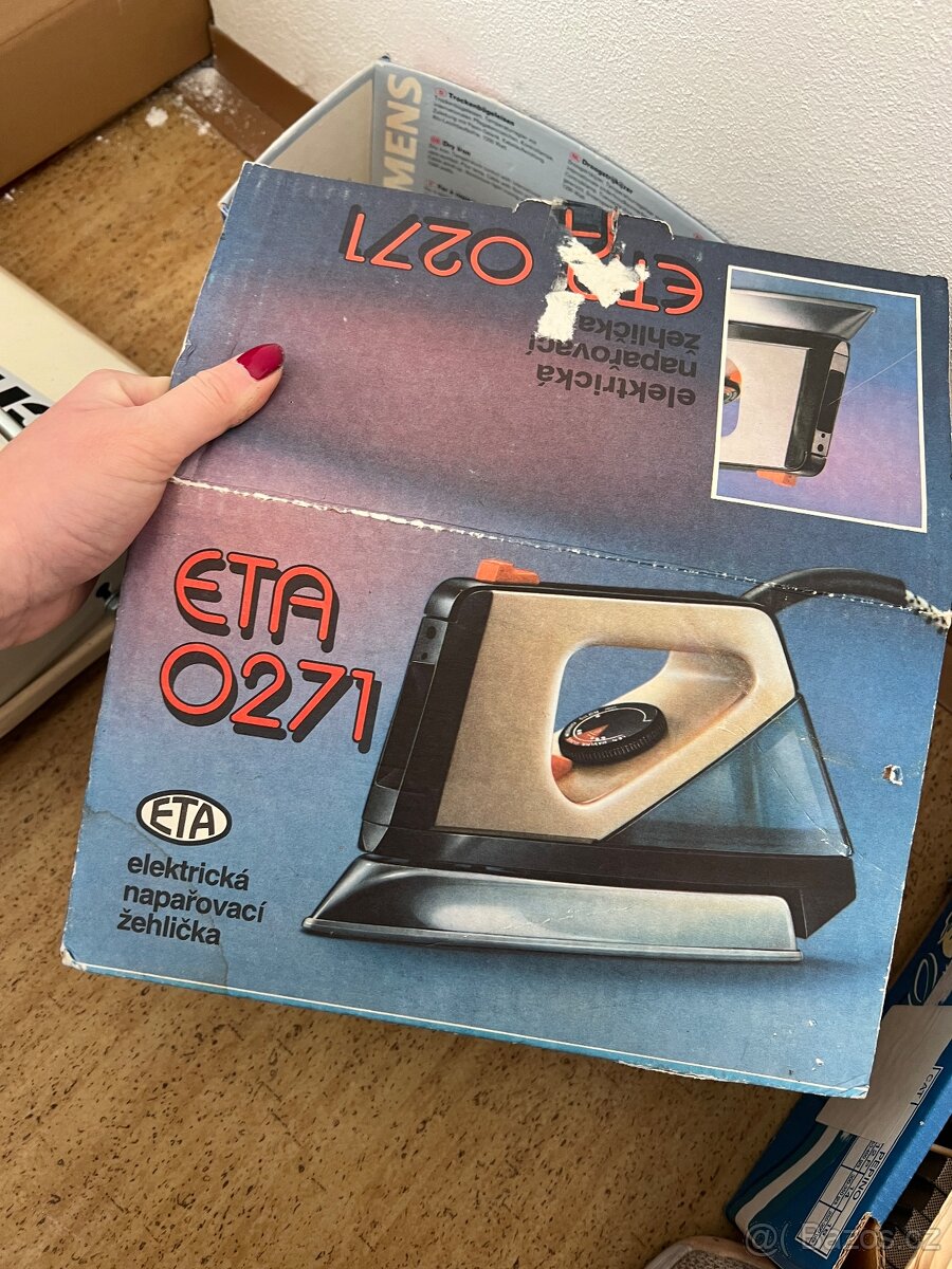 Retro žehlička napařovací ETA O271