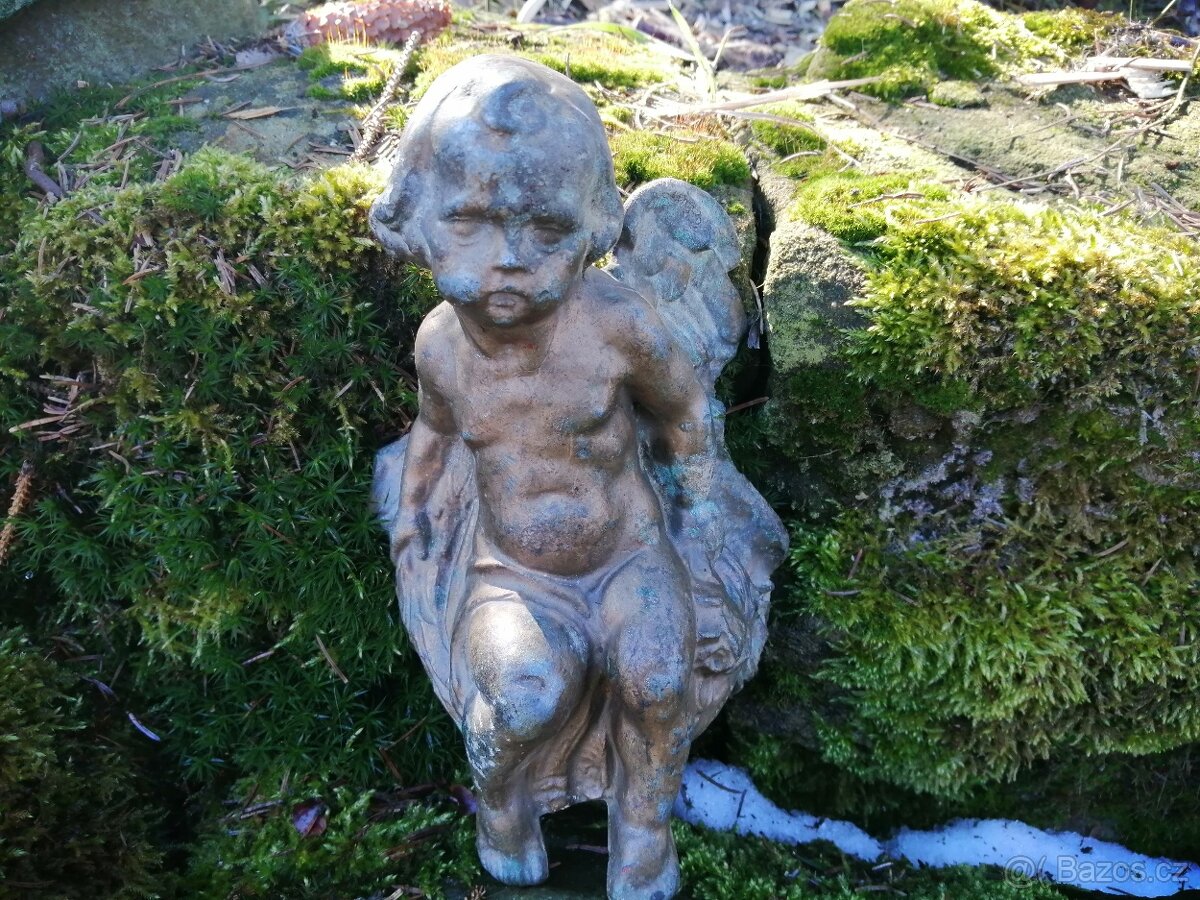 Mosazný andílek s patinou