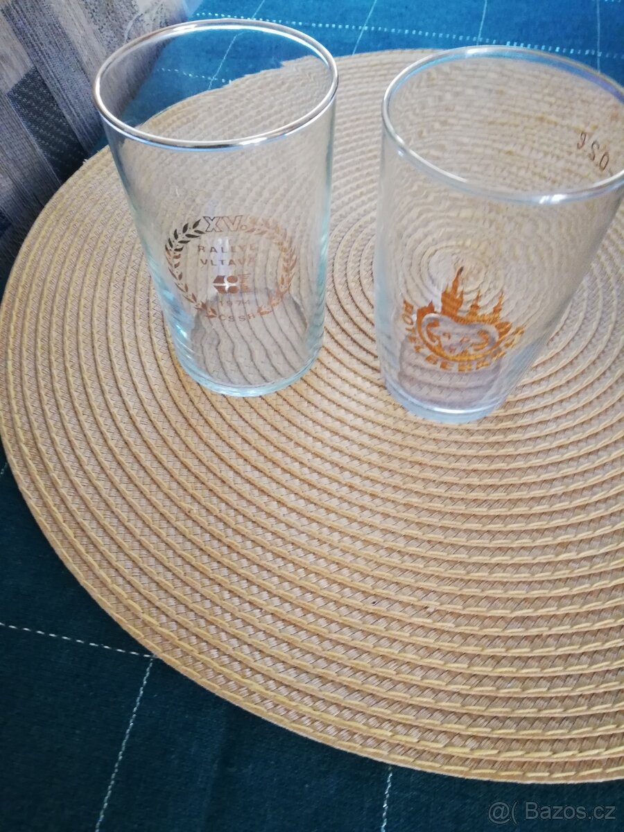 Skleničky s logem