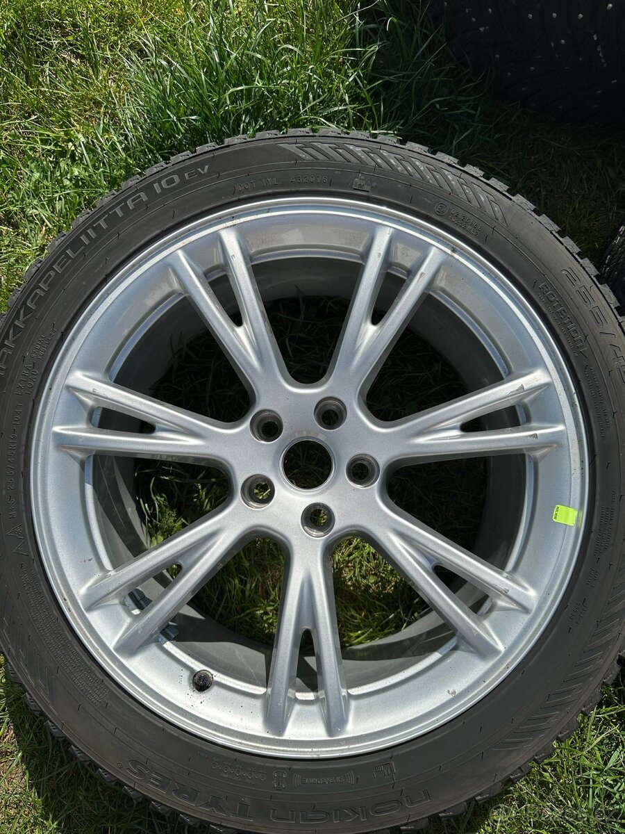 Sada 19″ kol Gemini a zimních pneumatik - Tesla Y