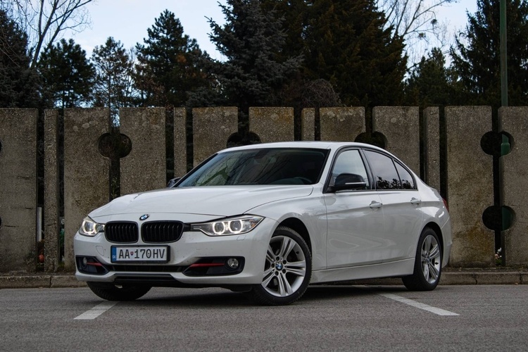 BMW Rad 3 320i A/T Sport Line ZÁRUKA 1 rok / 20 000km