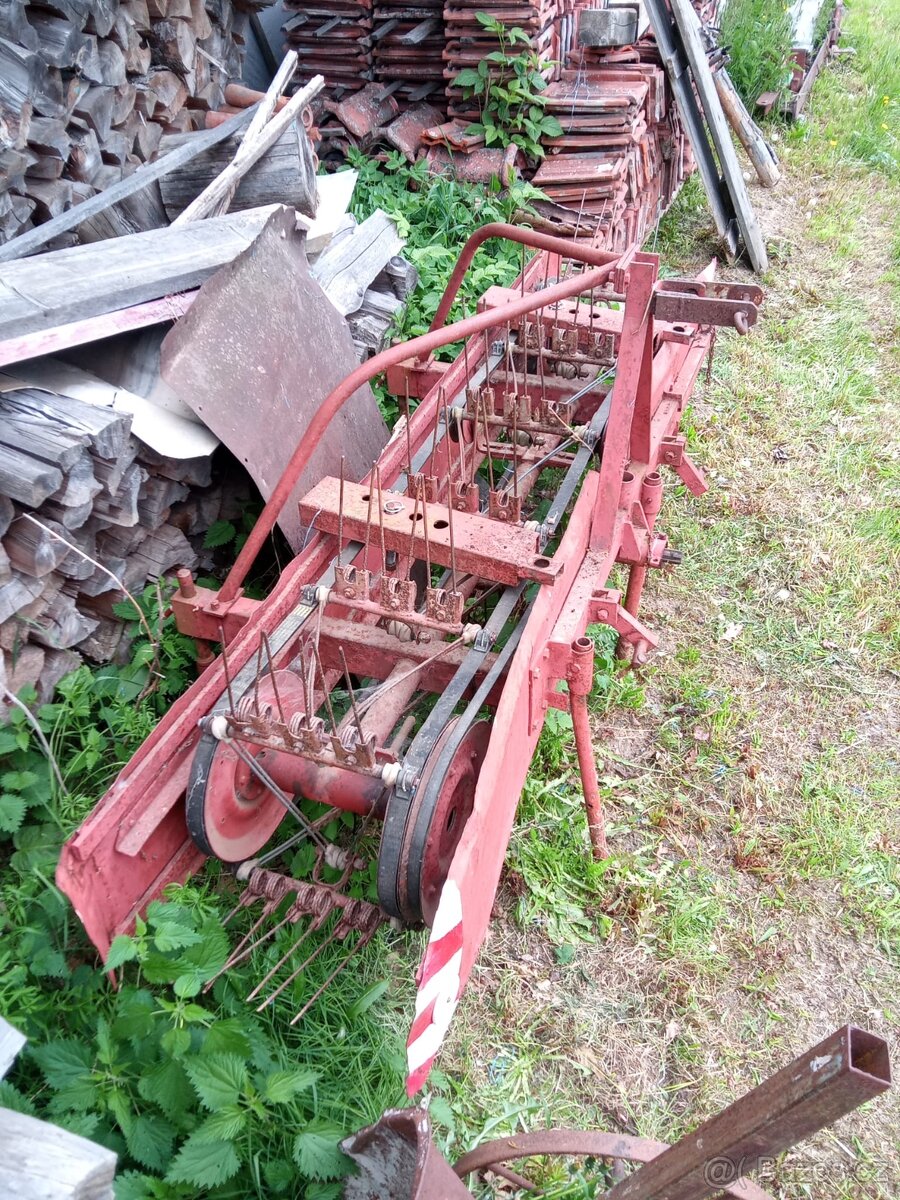 Obracec sena a slámy TON