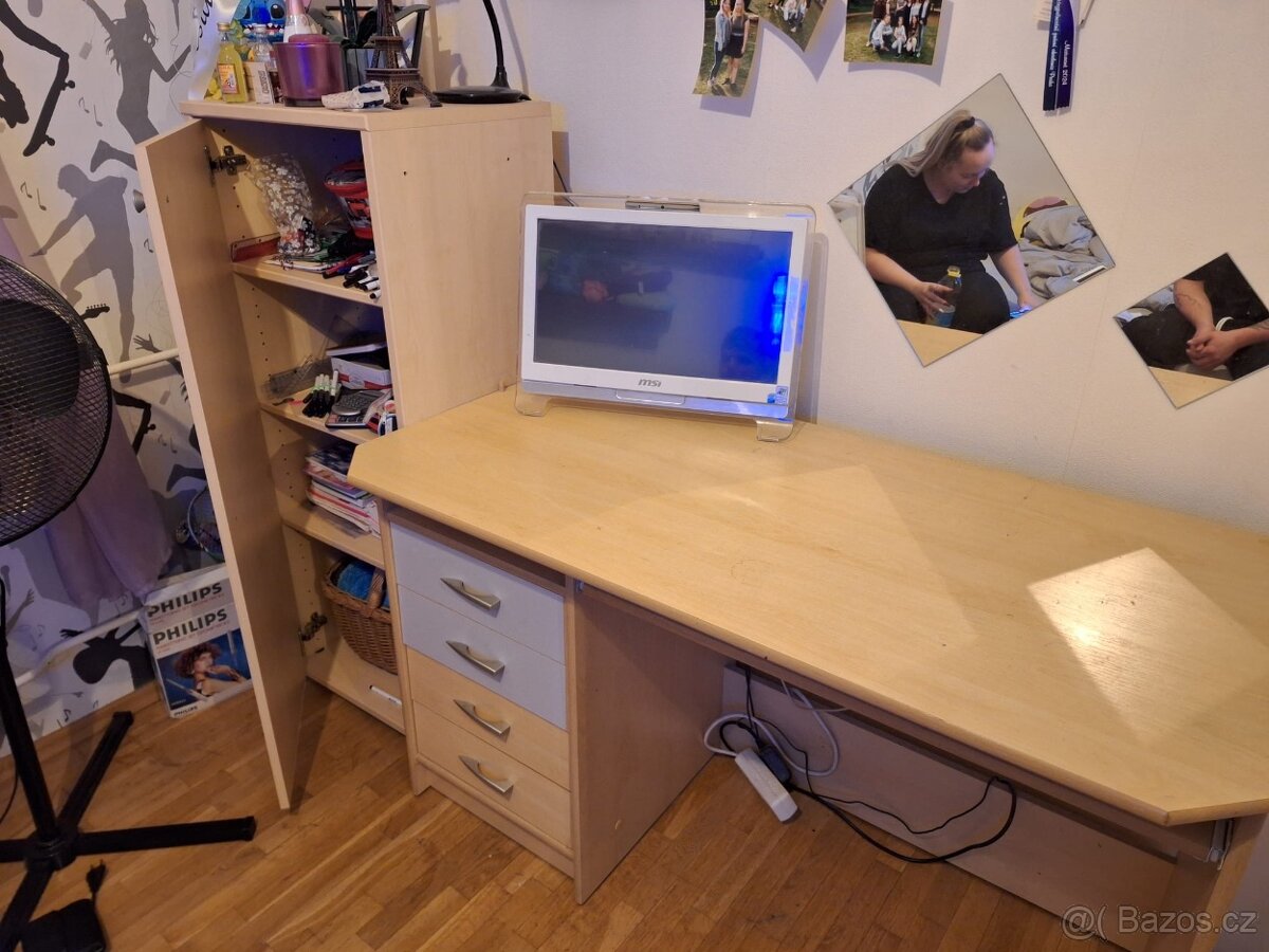Psací stůl a komoda