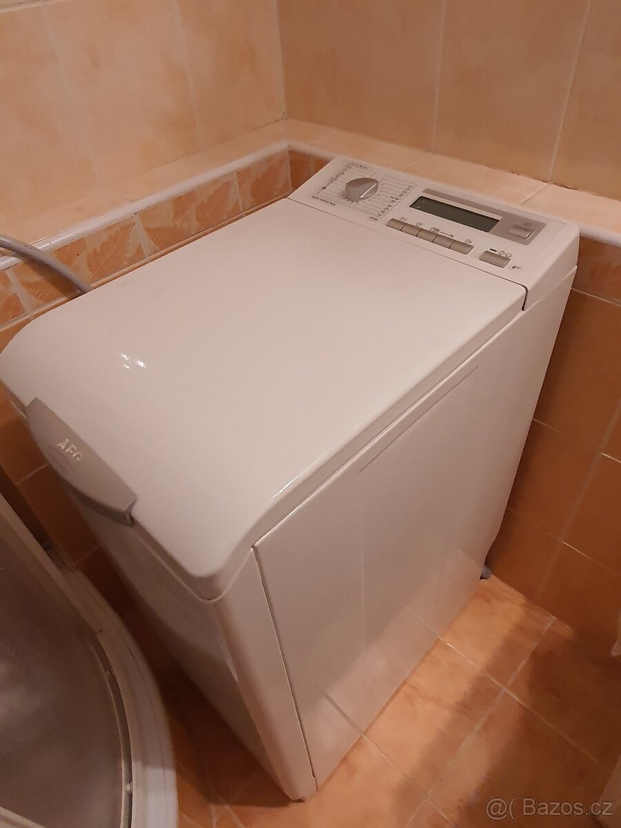 6kg 1300 ot AEG vrchem plněná pračka VELKÝ DISPLAY
