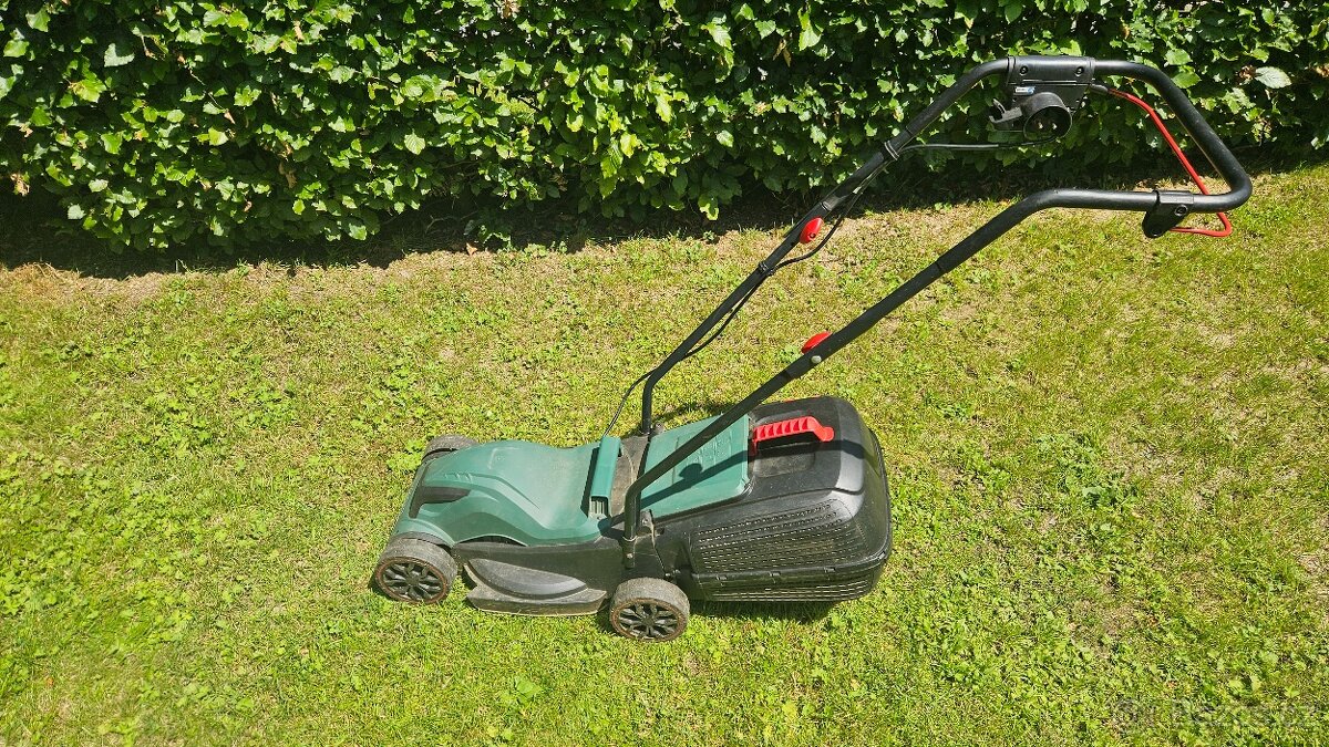 Elektrická sekačka na trávu Parkside PRM 1200 B2.