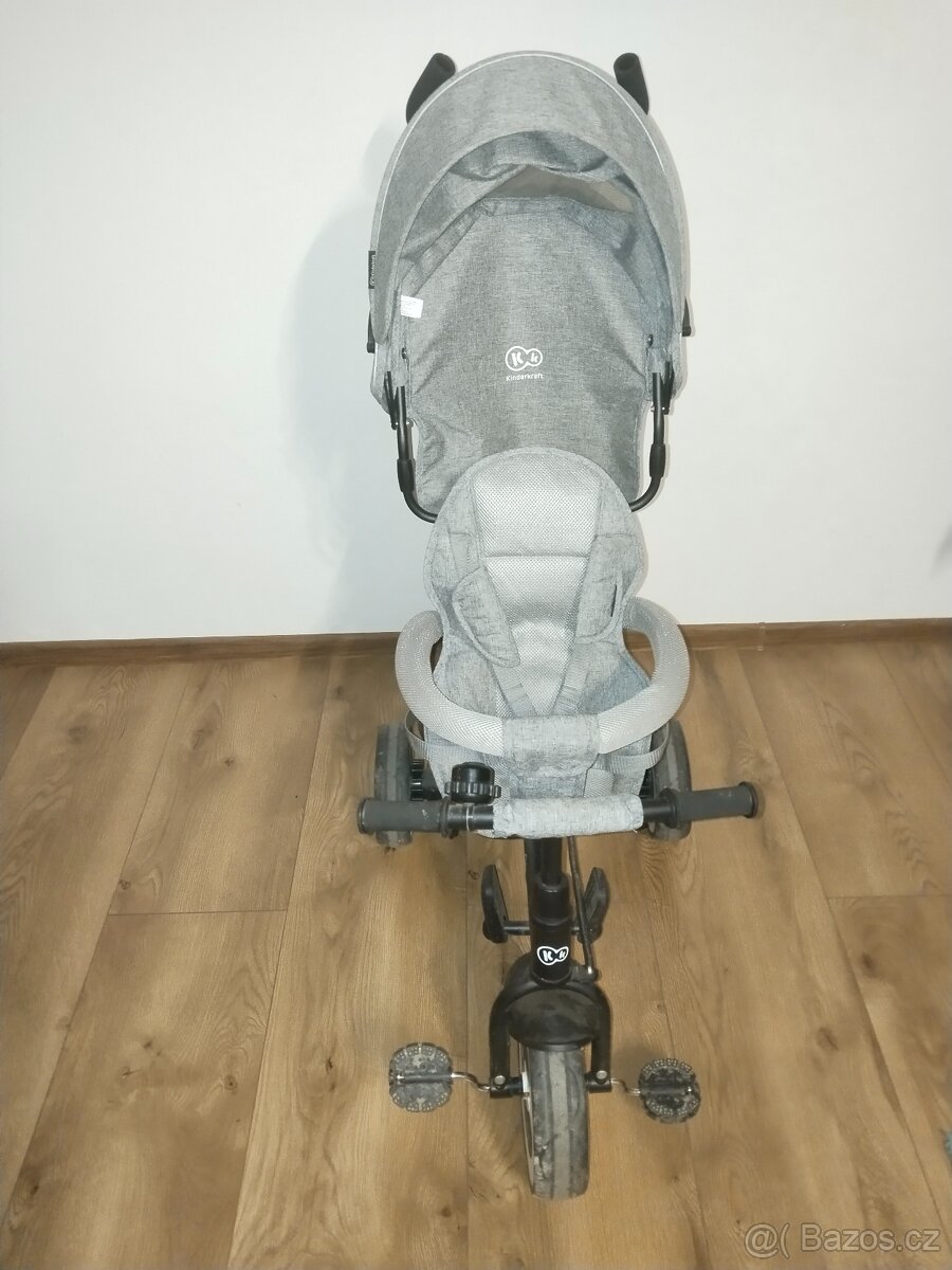Dětská tříkolka s vodící tyci