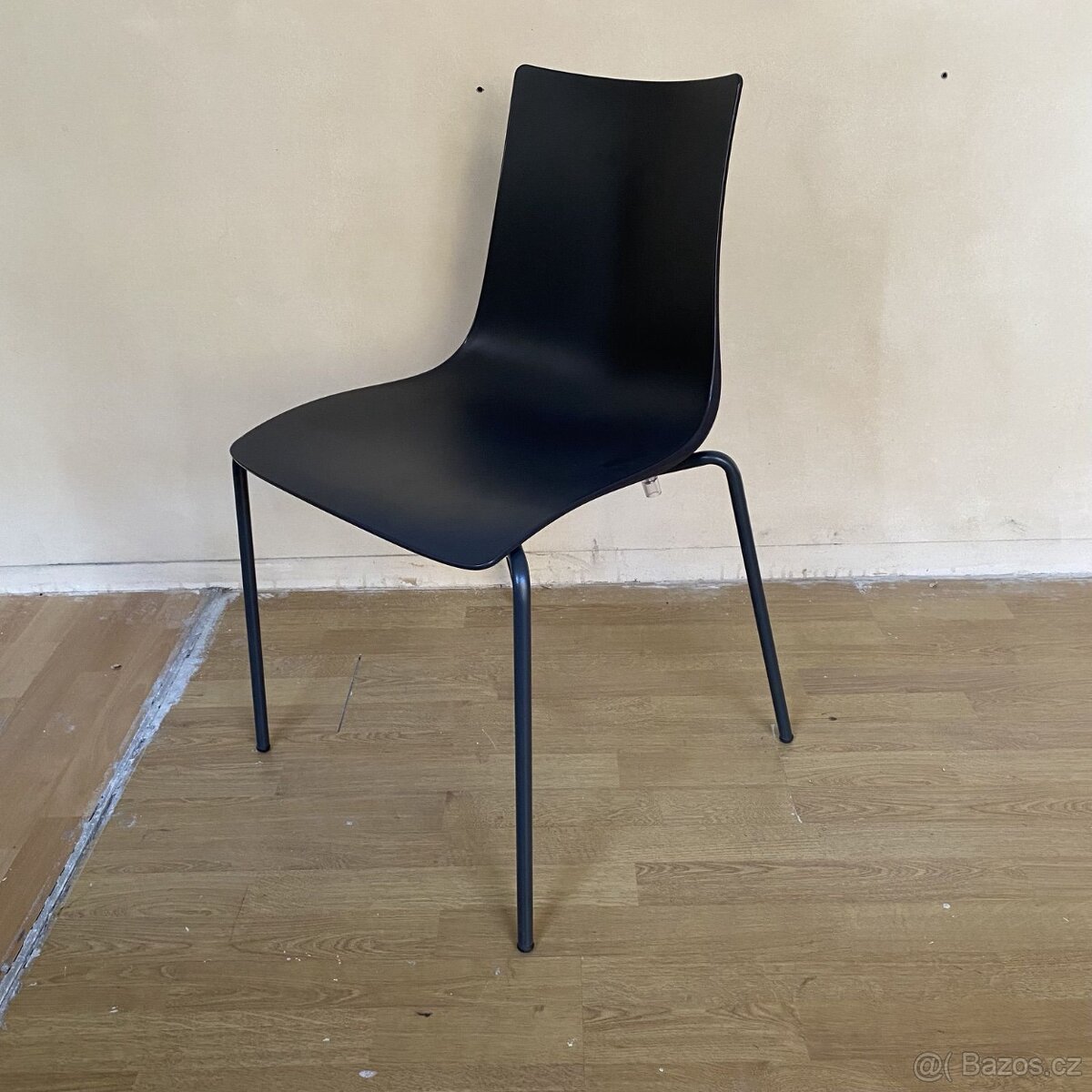 Zpět na výpis Designová židle Zebra - černá 4 k