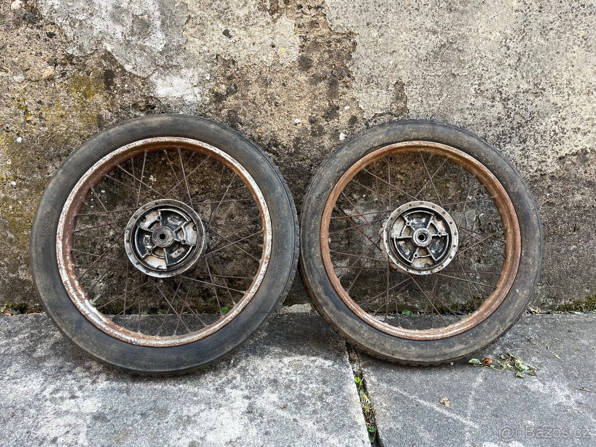 Kola Jawa pařez 555 a 550