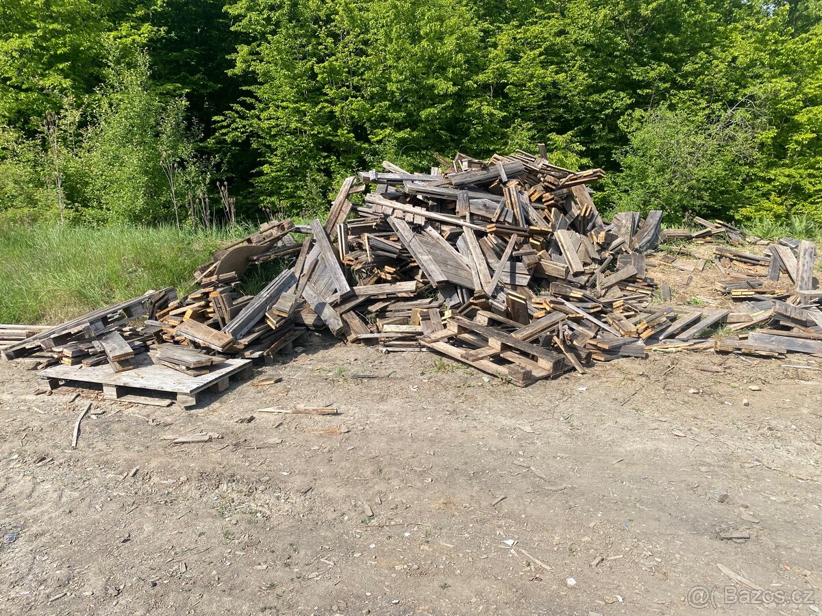 Dřevo na topeni cca 2m3
