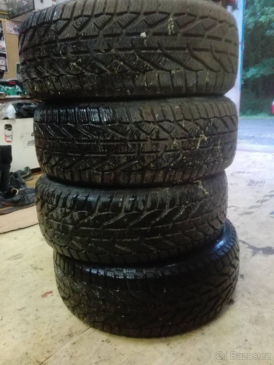 Zimní pneu 215/55R16