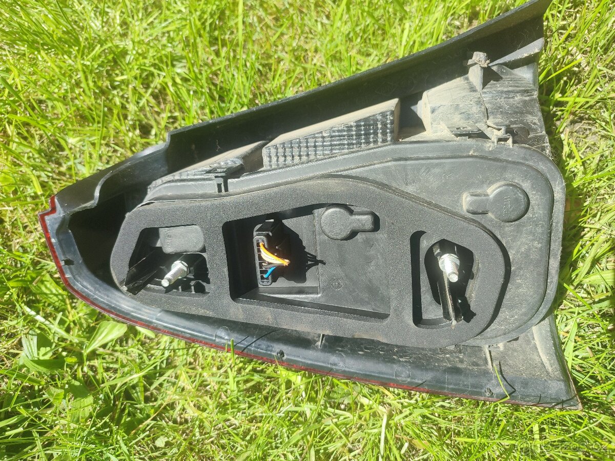 Zadní světla Logan