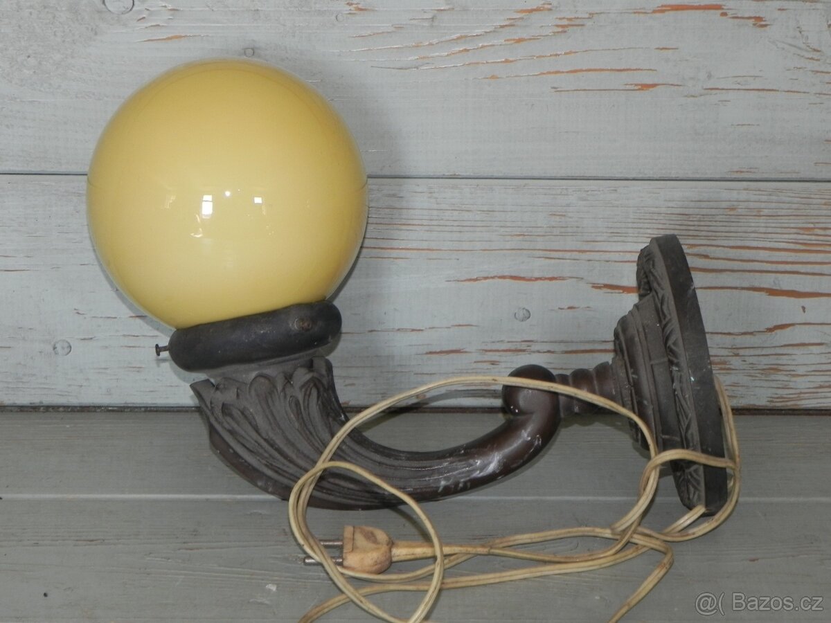 Stará secesní mosazná nástěnná lampa