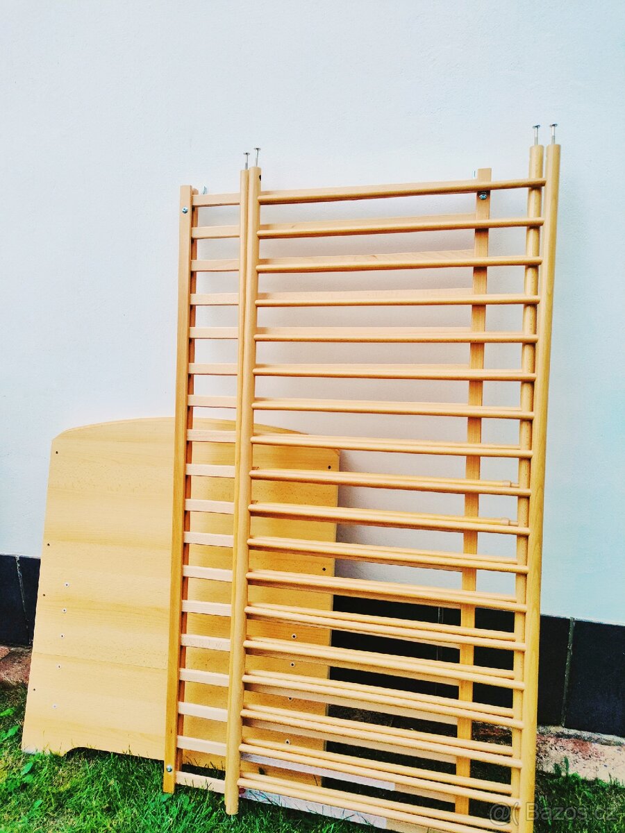 Dětská postýlka - dřevěná barva