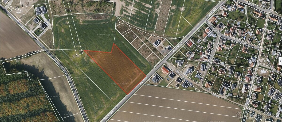 Úvaly u Prahy (7 795 m2)