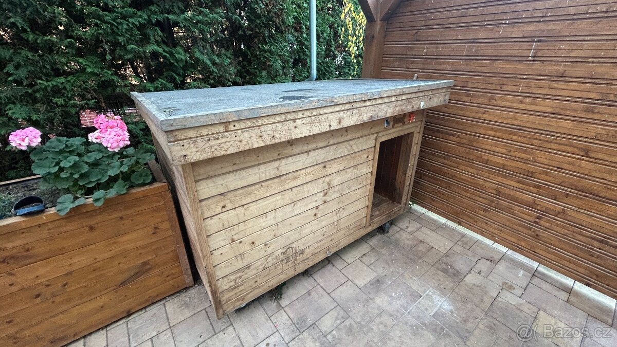 Prodám psí boudu s předsíní na kolečkách