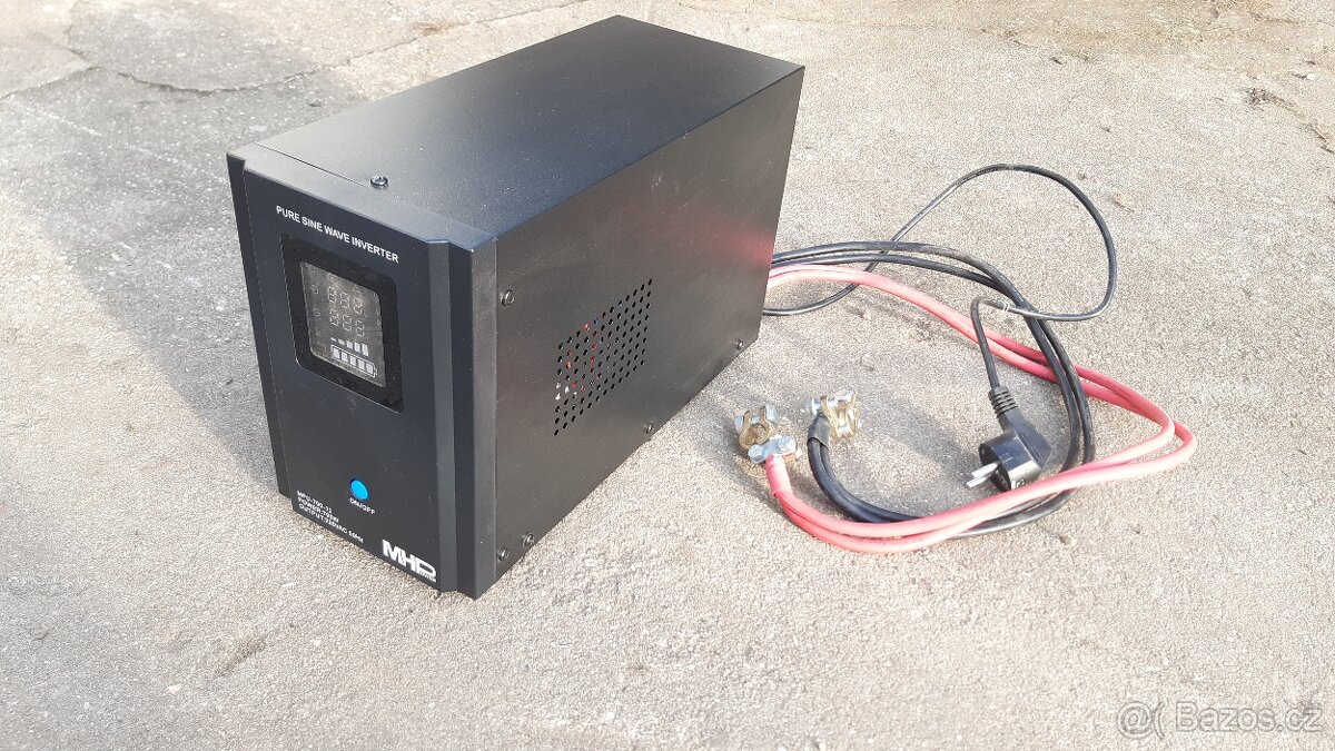 Záložní zdroj a napěťový měnič MPU-700-12