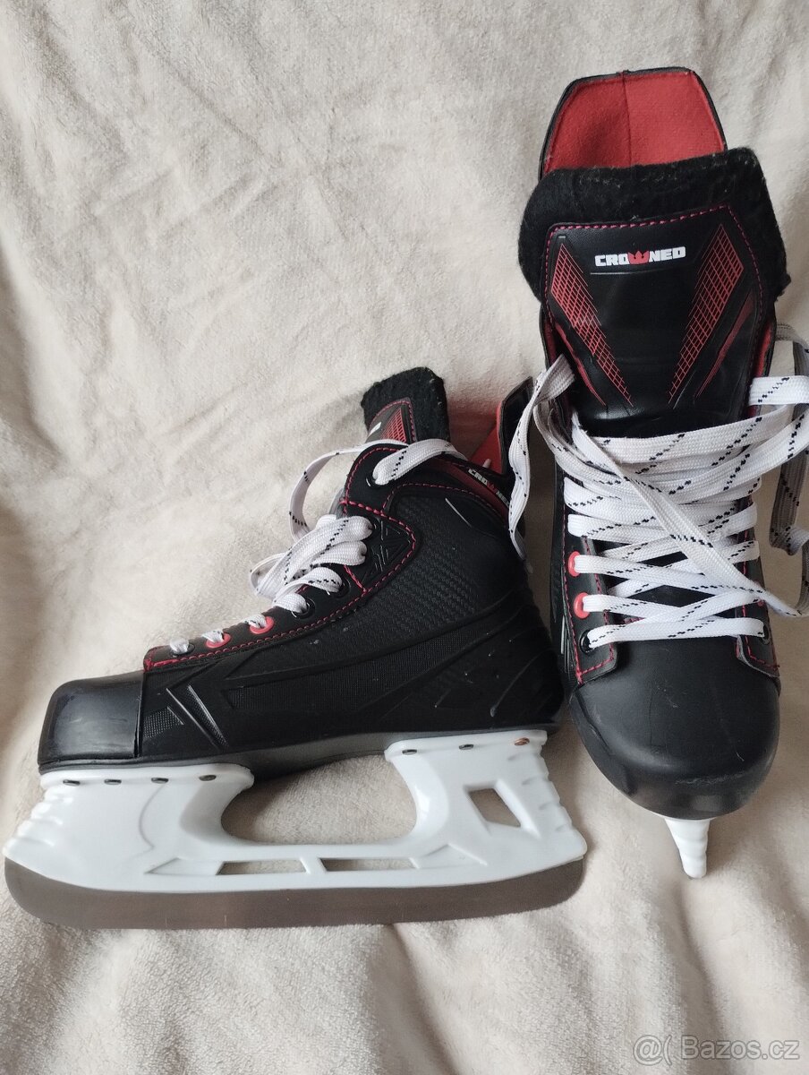 Chlapecké brusle Crowned Attack 700