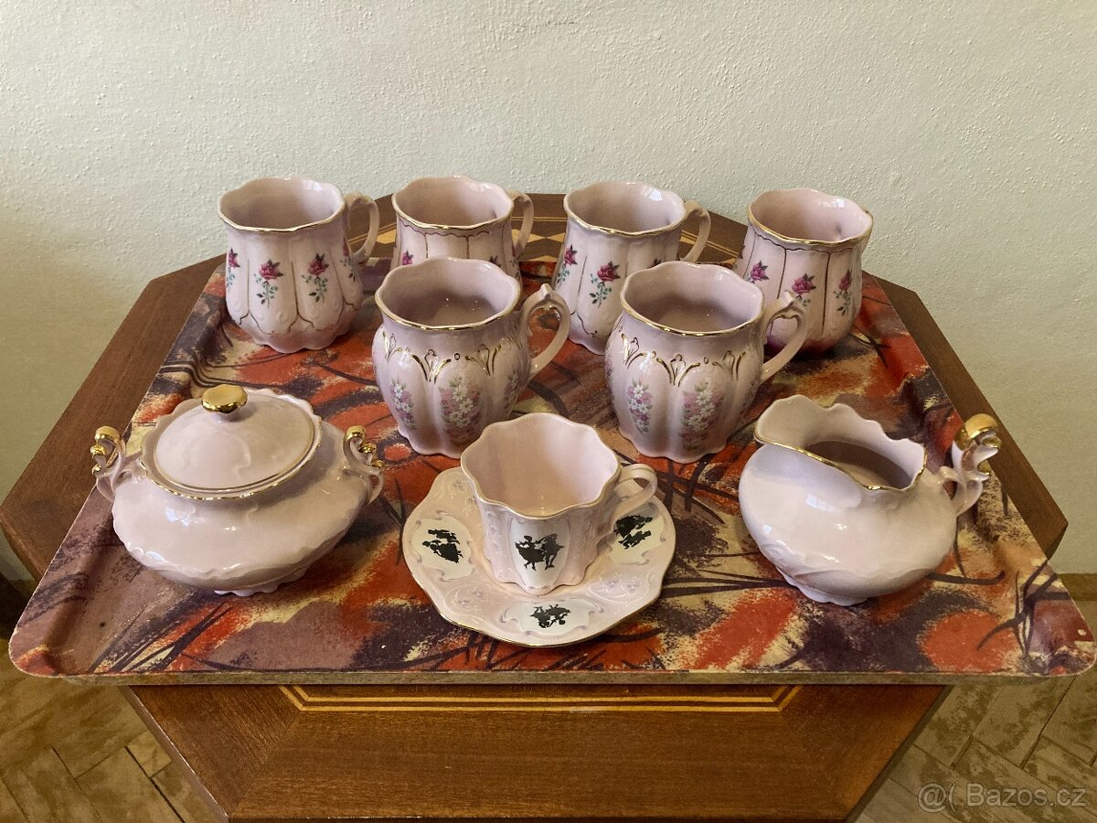 Zlacený růžový porcelán