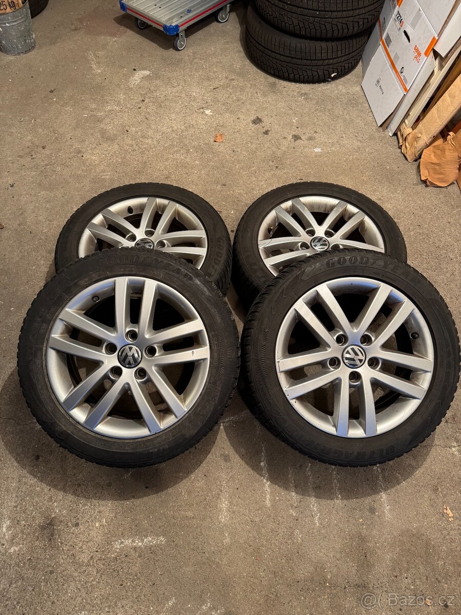 Original ALU kola VW 16" ET50, zimní pneu 205/55/R16, 5x112