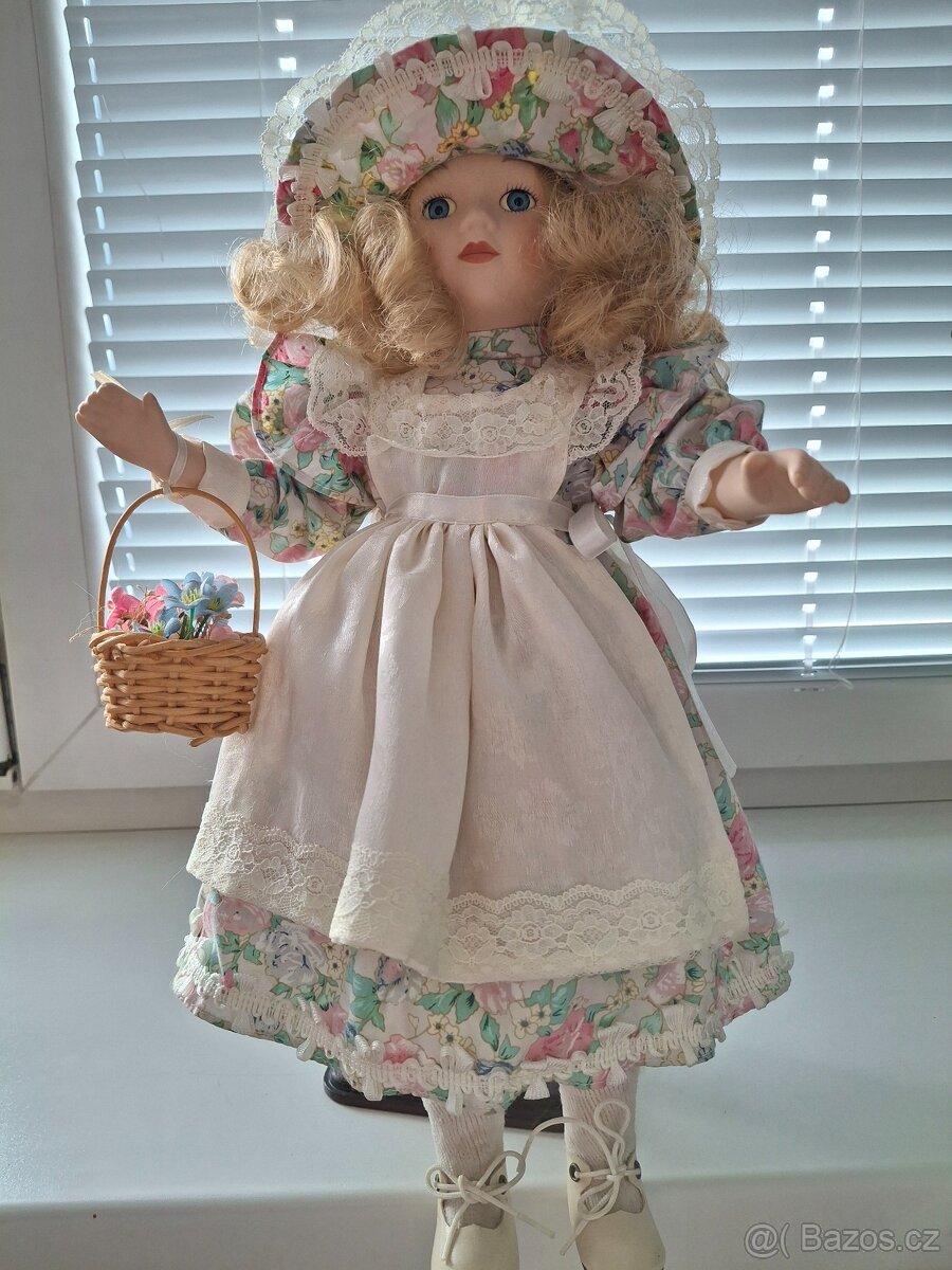 Dekorační panenka