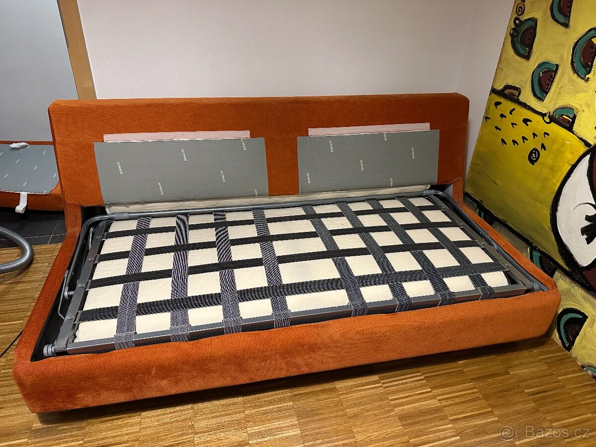 Rozkládací dvoumístná pohovka s matrací