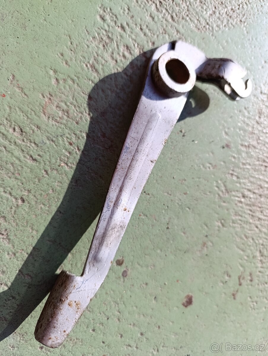 páka zadní brzdy Jawa 555