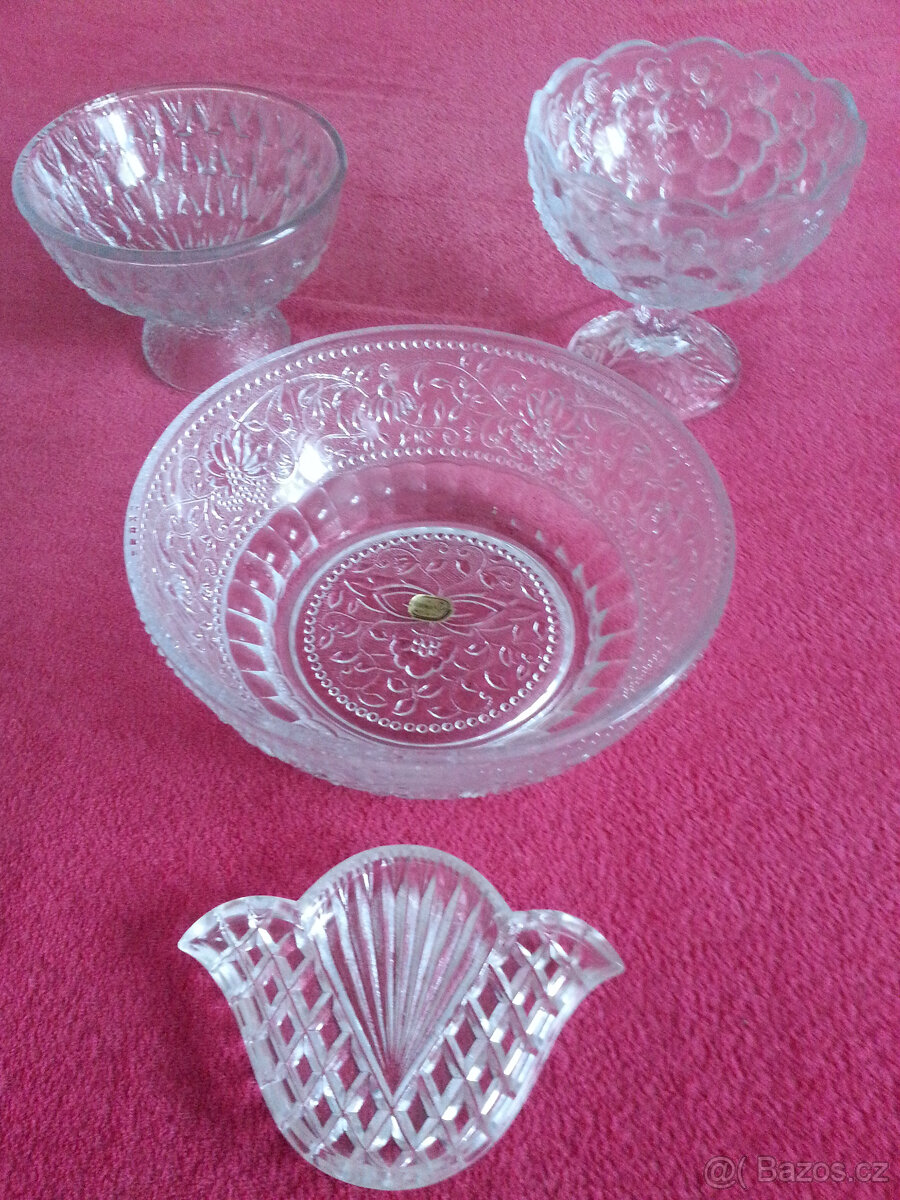 Sklo mísa a nástolce
