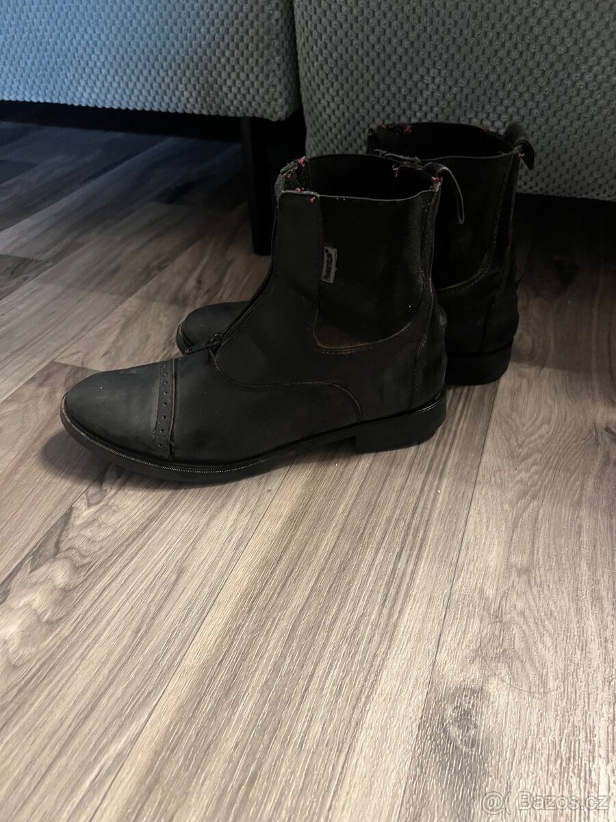 Jezdecká pérka HORZE