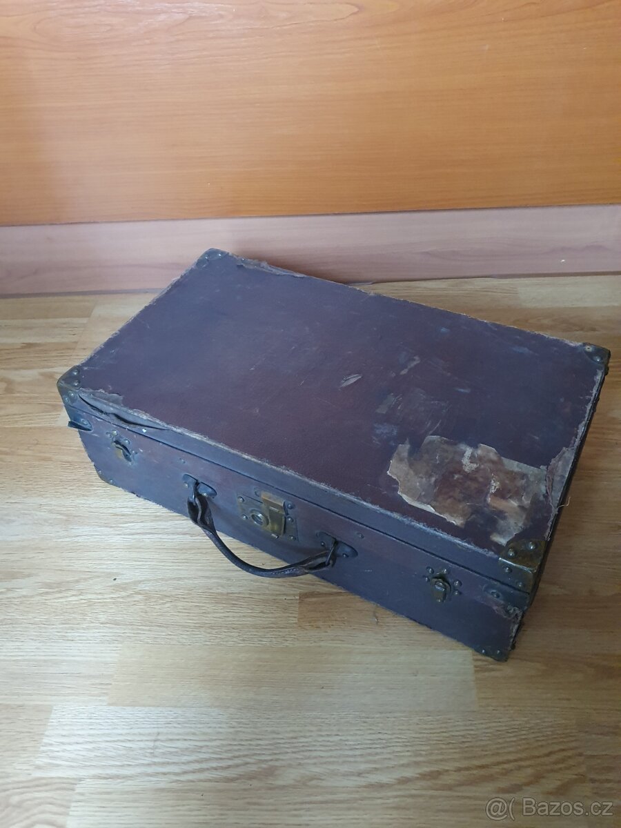 Starý kufr