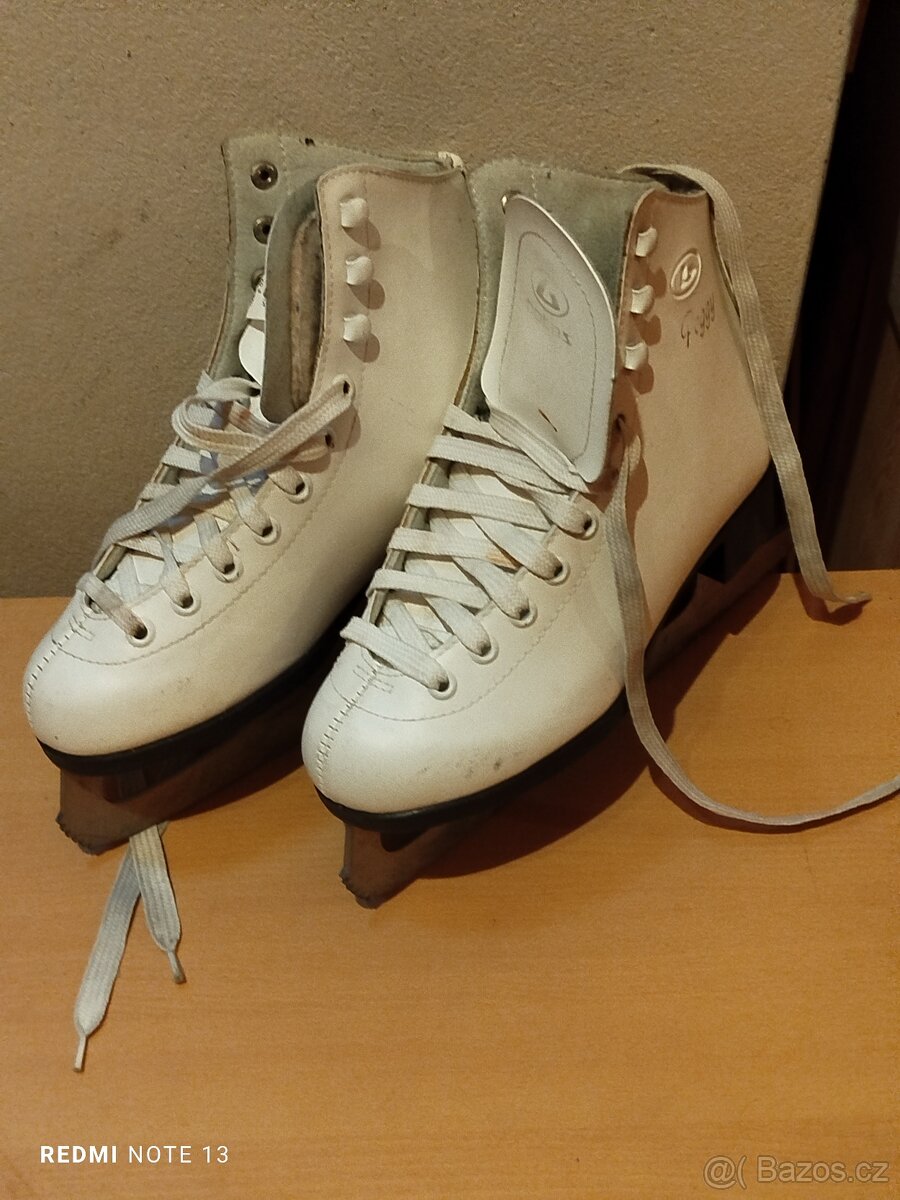 Dívčí zimní brusle