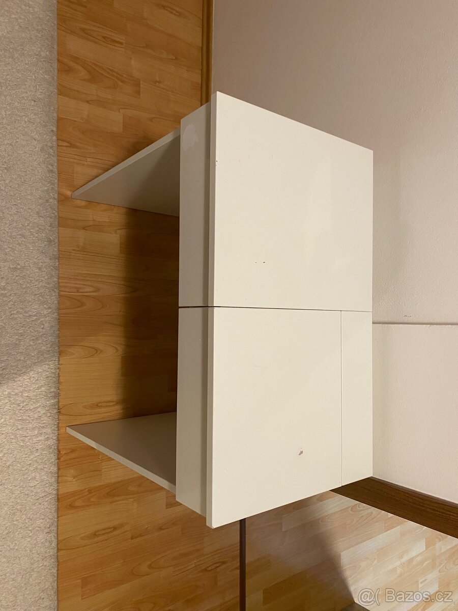 Kosmetický stoleček