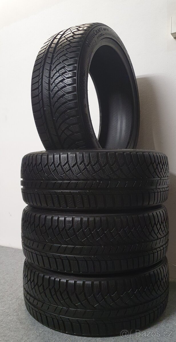 4x ZÁNOVNÍ 215/45 R18 Zimní pneu Kumho Wintercraft WP72