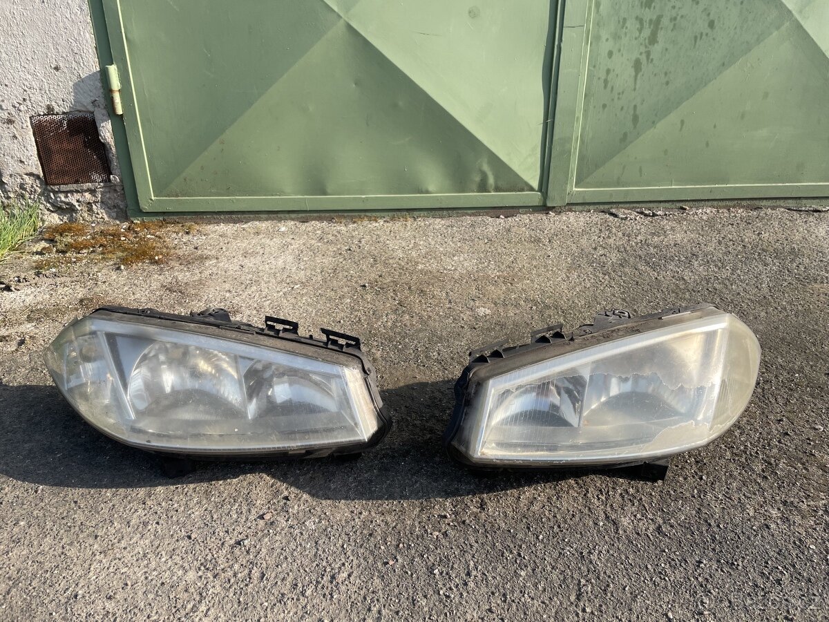 Přední světla na Renault Megane II (2002-2005)
