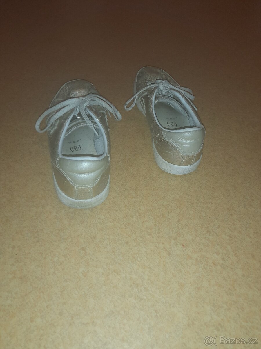 Zlaté podzimní tenisky