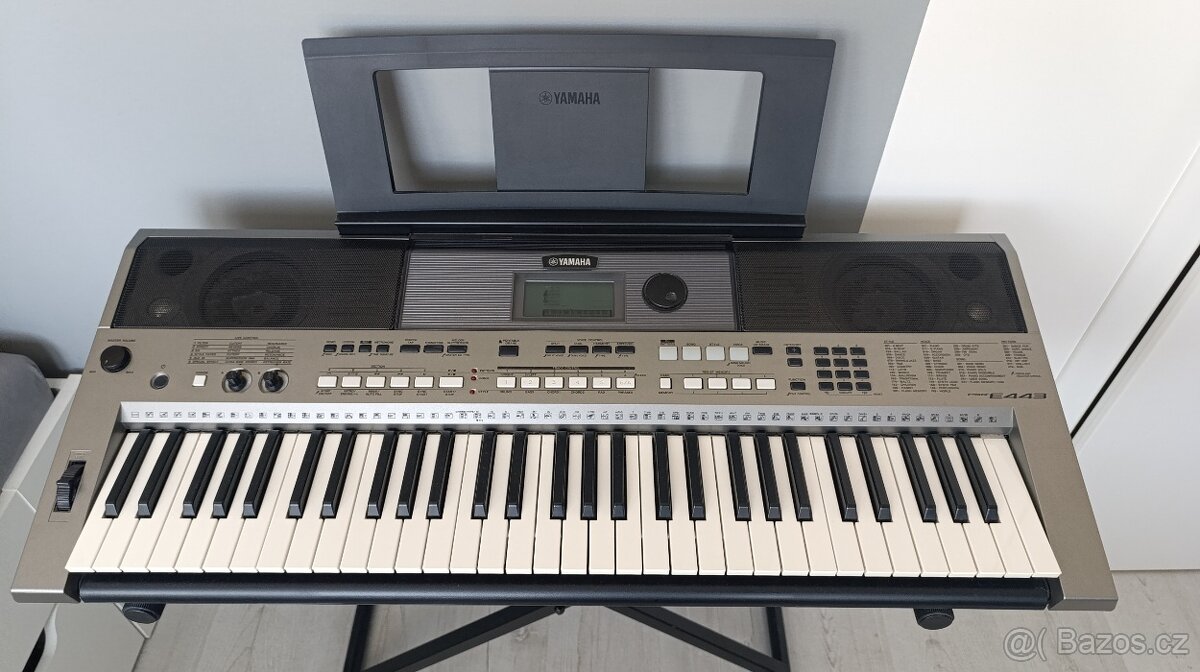 Yamaha PSR E443