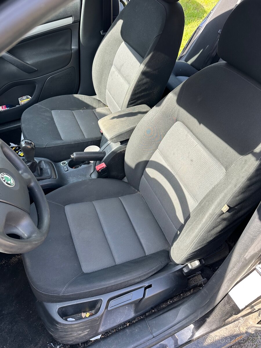 Škoda Octavia 2 sedačky