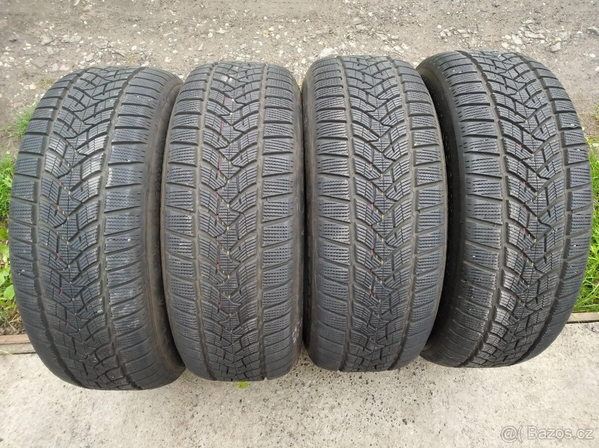 Prodám zimní pneu Dunlop 235/55 R19
